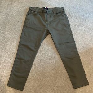 Men’s Tommy Hilfiger olive green stretch travel pants